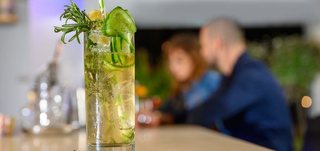 Siroter une boisson avec vue panoramique
