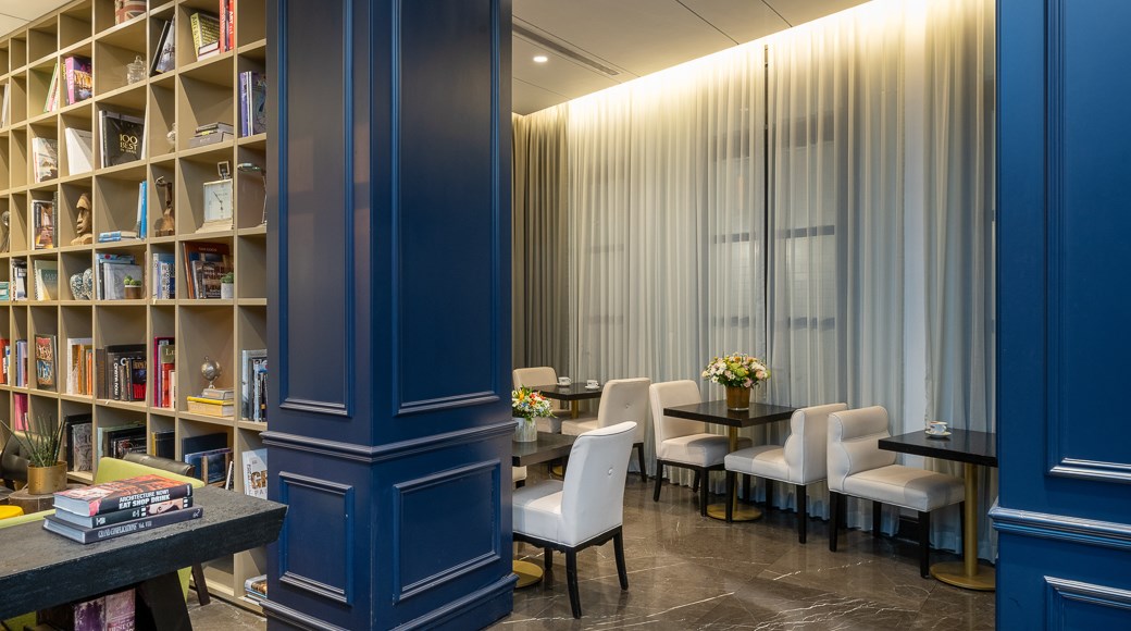 Le lobby de l'hôtel Indigo