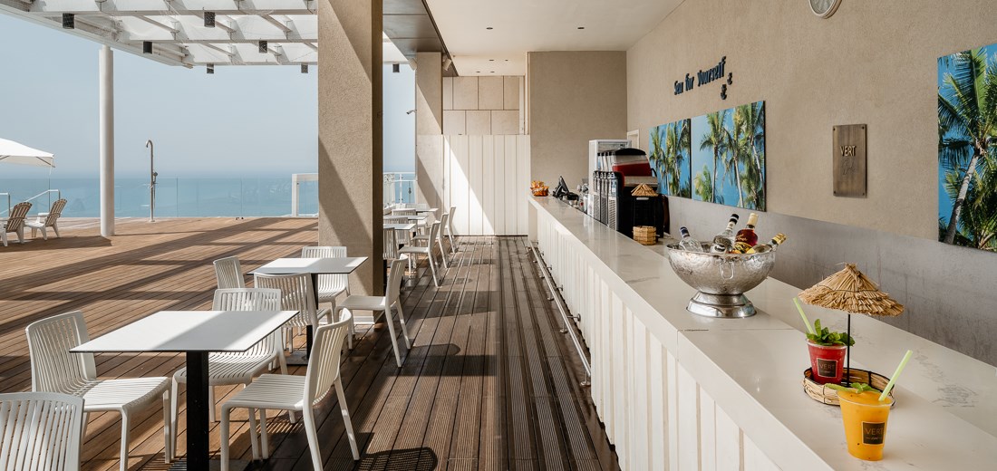 Bar de la piscine de l'hôtel VERT Lagoon Netanya