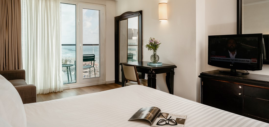 La chambre standard de l'hôtel Crowne Plaza Tel Av