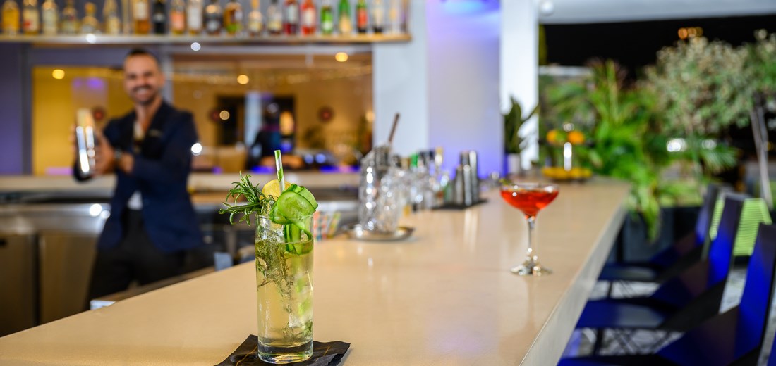 Le bar rooftop de l'hôtel Poli House