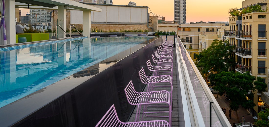 Le bar rooftop de l'hôtel Poli House