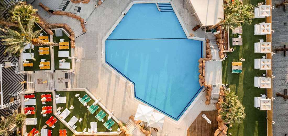 Vue aérienne de la piscine - VERT Eilat